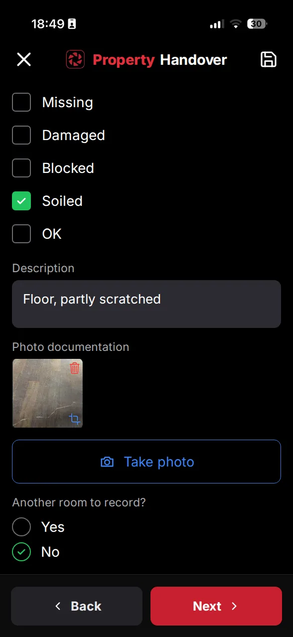 App screenshot: recording condition via checklist and documenting defects with a photo